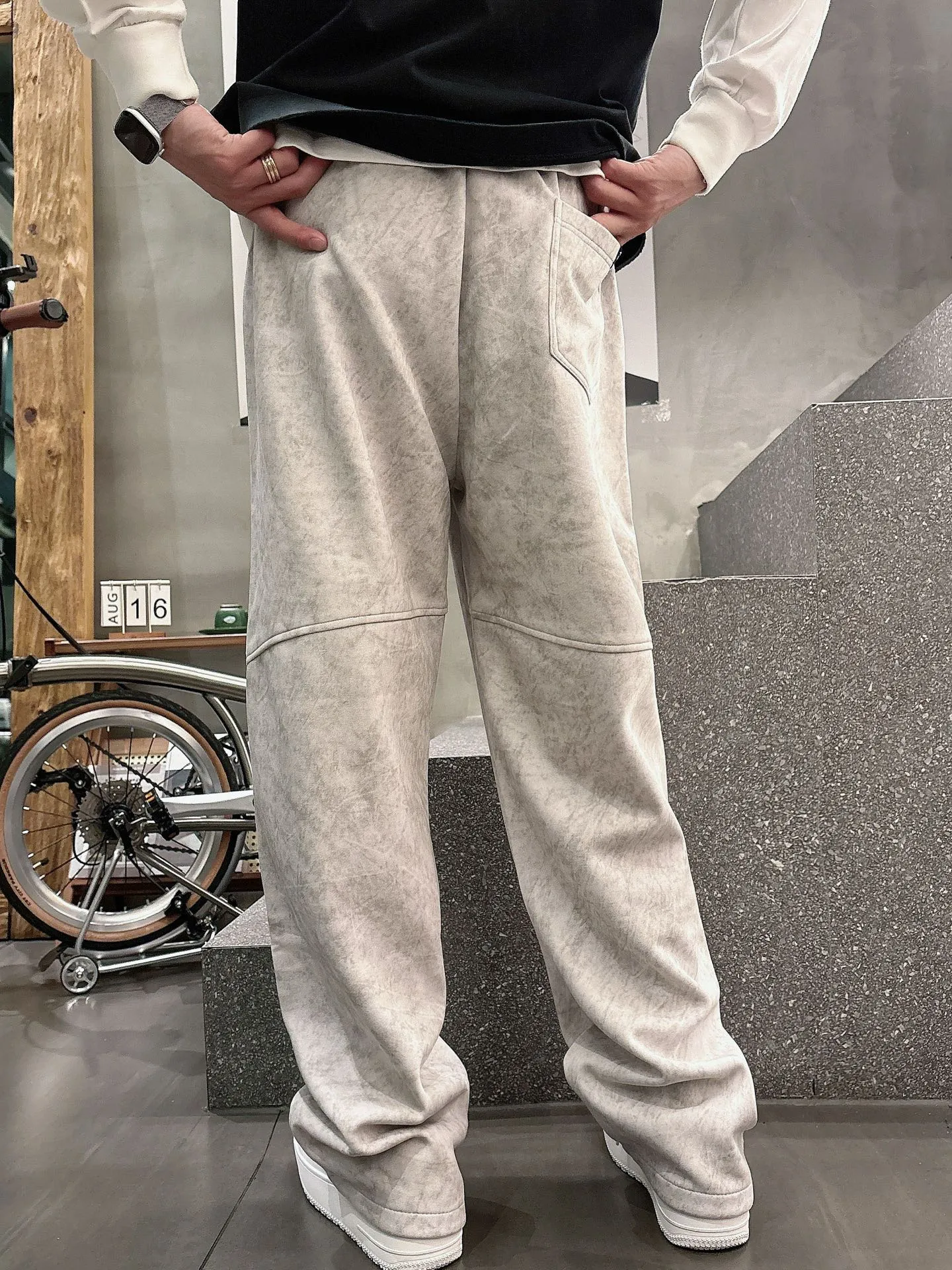 Balenciaga 🆕2026 Autumn and Winter New Arrival Casual Pants! The official website will be released simultaneously. Brand Classic LOGO casual pants, customized fabrics, excellent comfort and strong touch. Highly recognisable, perfect appearance and craftsmanship. Size:M-3XL